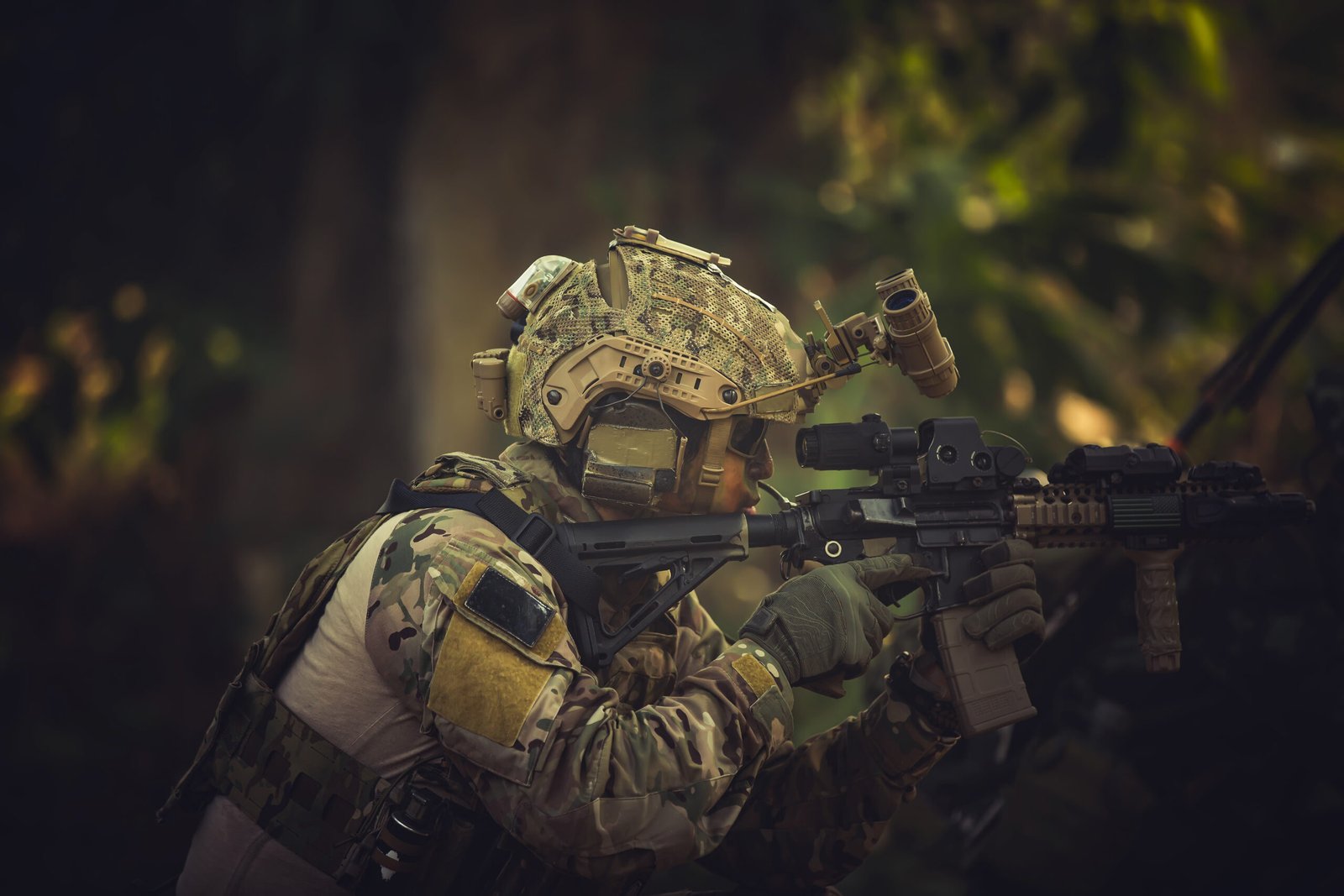 army-soldier-with-rifle-and-machine-gun-2026-01-11-10-38-49-utc